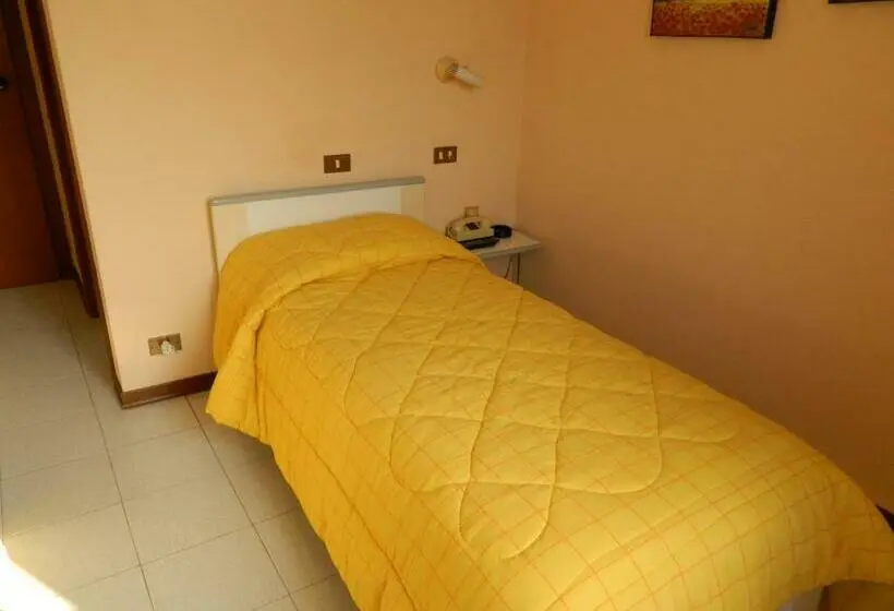 Standard Yhden Hengen Huone, Albergo Michieletto