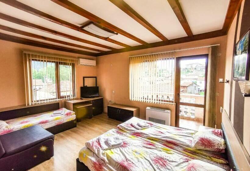 غرفة قياسية ثلاثية, Alikante