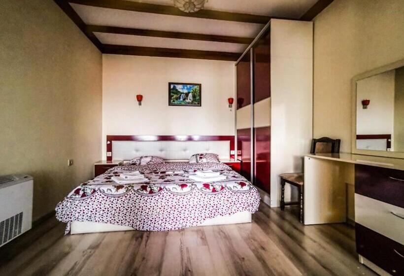 1 Bedroom Apartment Lake View, Alikante
