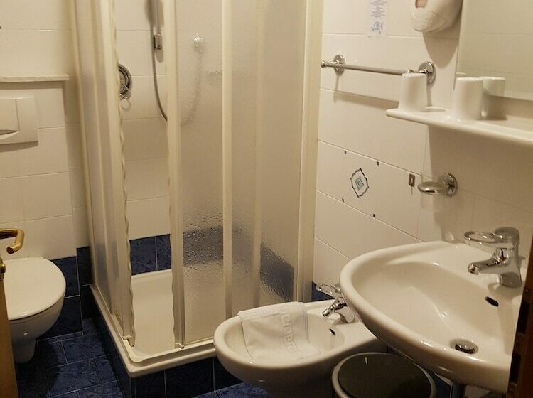 חדר סטנדרט, Amaten