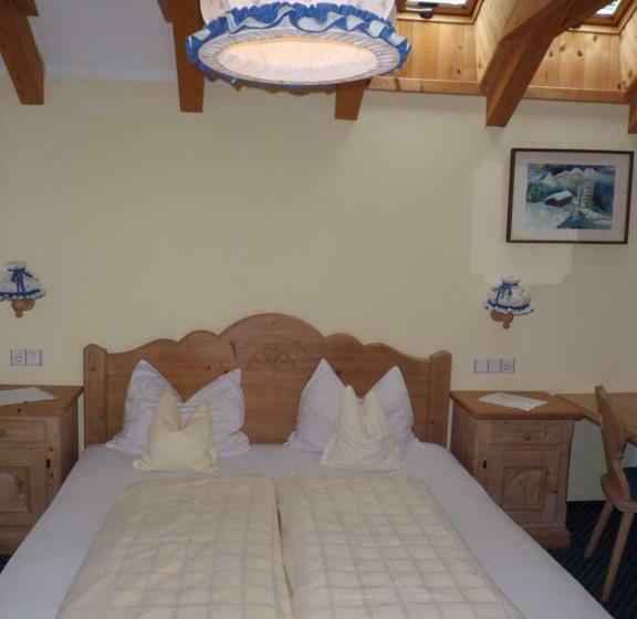 חדר סטנדרט, Amaten