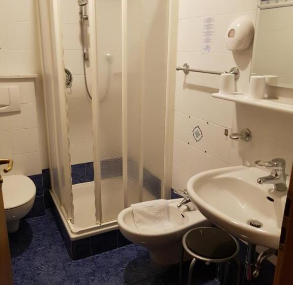 חדר סטנדרט, Amaten