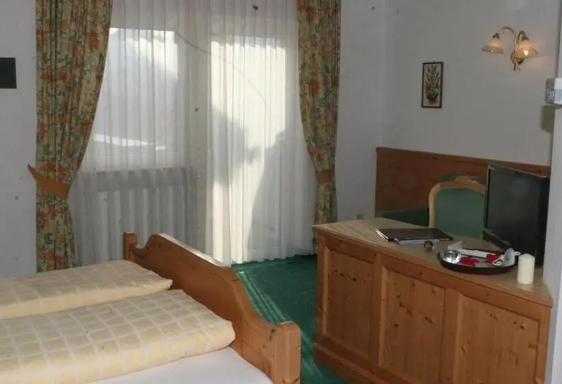 اتاق استاندارد با بالکن, Amaten