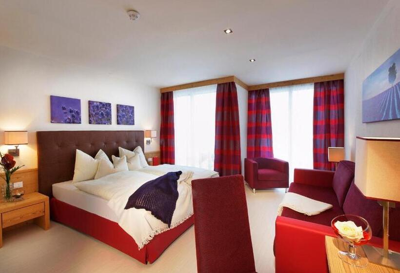 חדר סופריור, Amaten