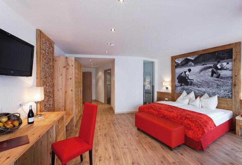 חדר סופריור, Amaten