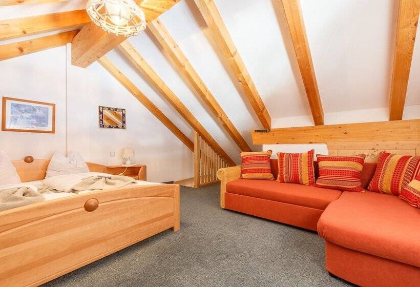 חדר משפחתי קלאסי, Amaten