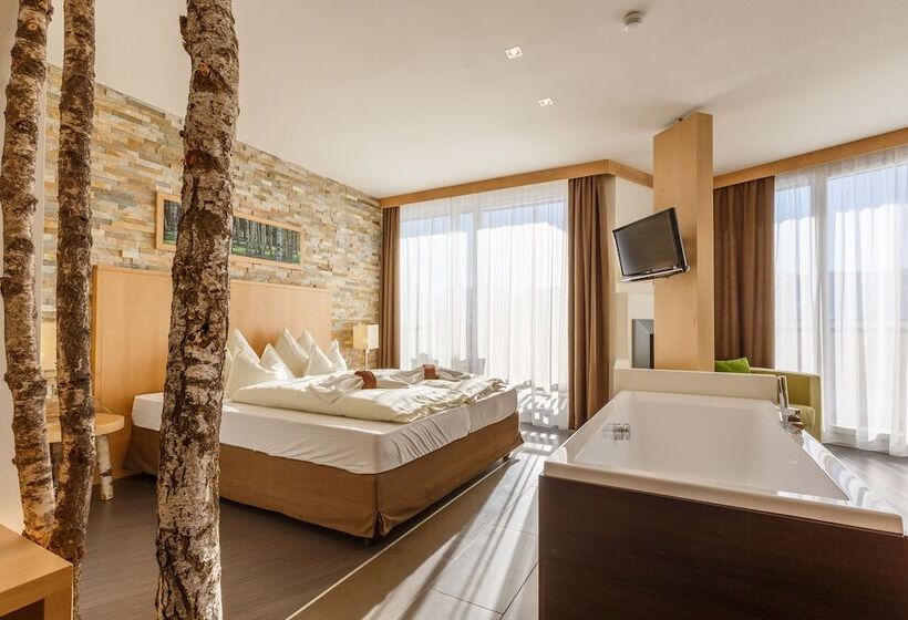 חדר סופריור, Amaten