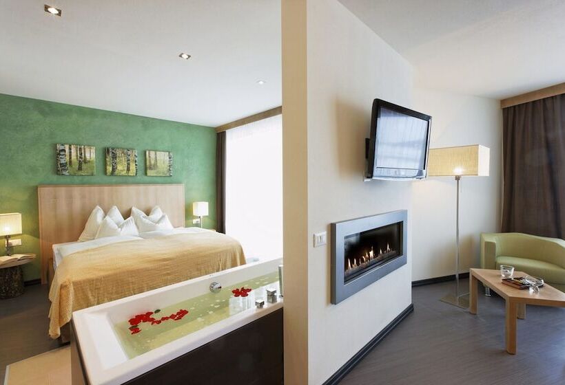 חדר סופריור, Amaten