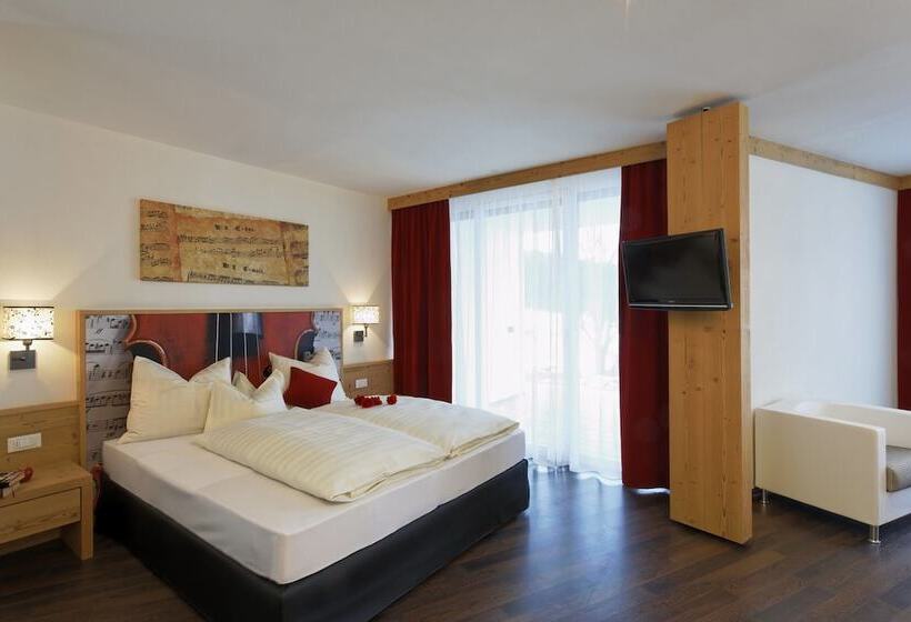 חדר סופריור, Amaten