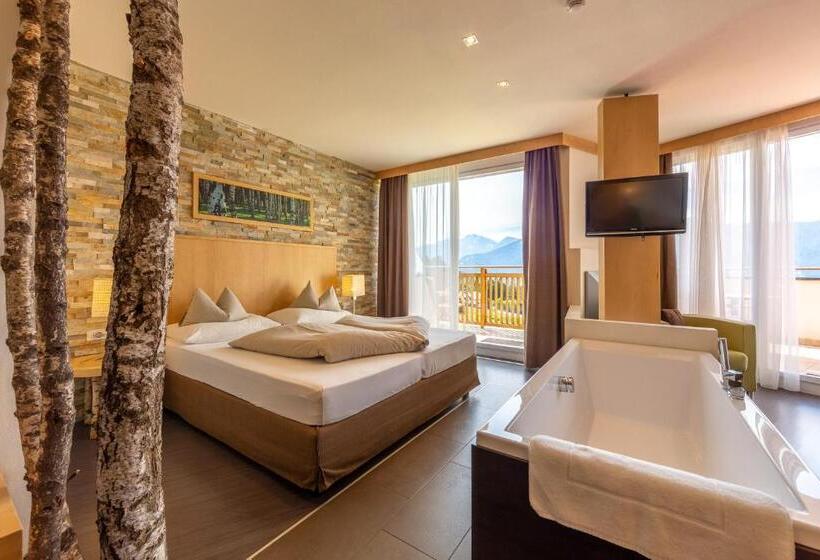 חדר סופריור, Amaten