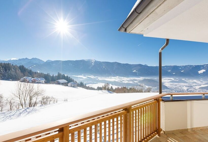 חדר סופריור, Amaten