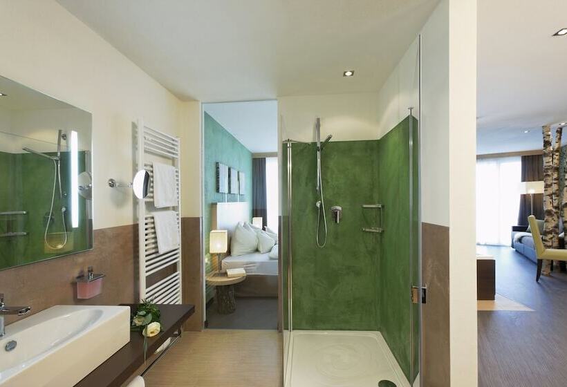 חדר סופריור, Amaten