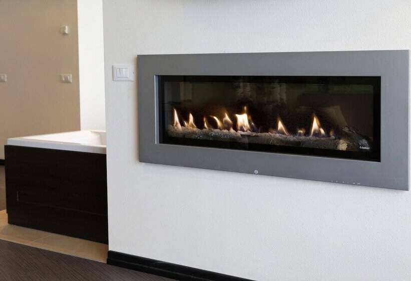 חדר סופריור, Amaten