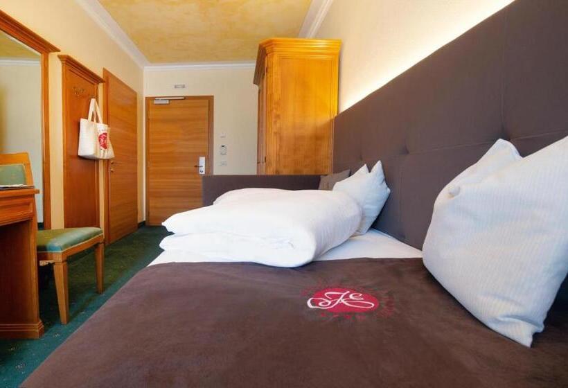 标准单人间, Engel