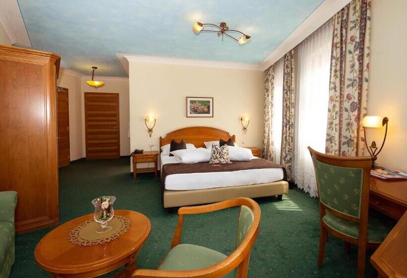 高级大房间, Engel