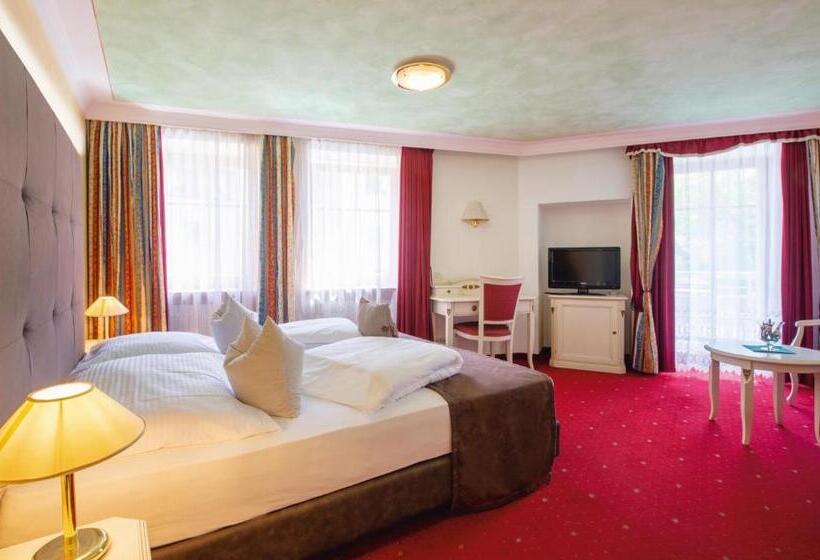 高级大房间, Engel