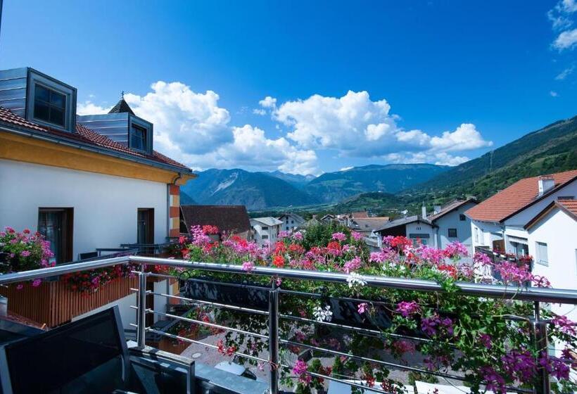 带阳台的高级房间, Engel