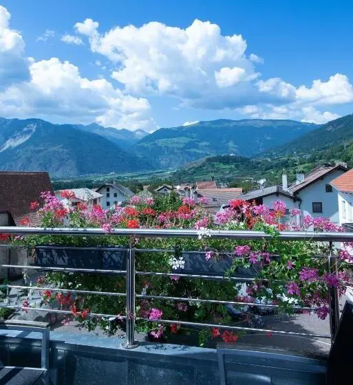 Superior-huone Parveke, Engel
