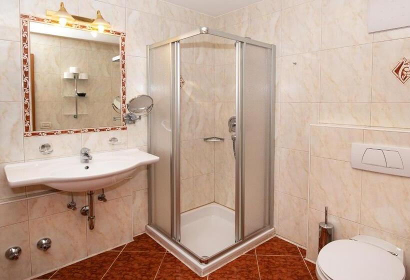 标准间带阳台, Engel