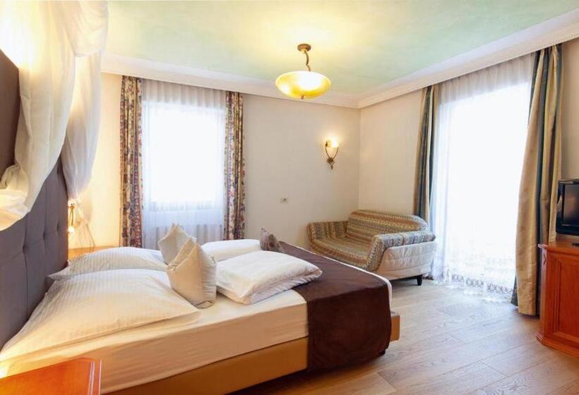 高级大房间, Engel