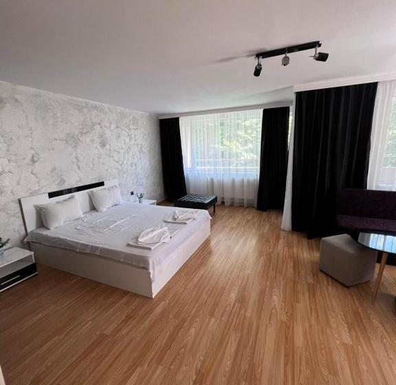 带1个卧室的带阳台的公寓, Escape Shumen