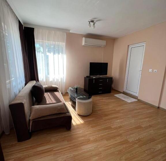 带1个卧室的带阳台的公寓, Escape Shumen