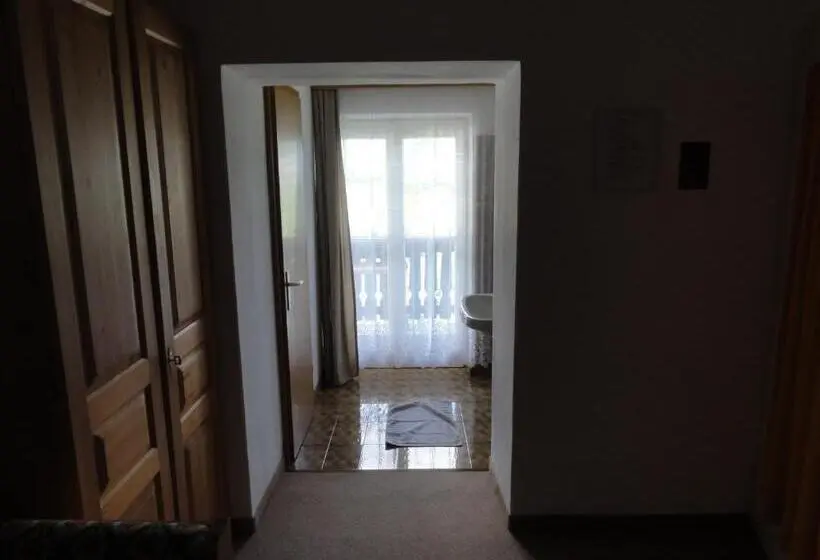 Standard Yhden Hengen Huone, Garni Schneeburghof