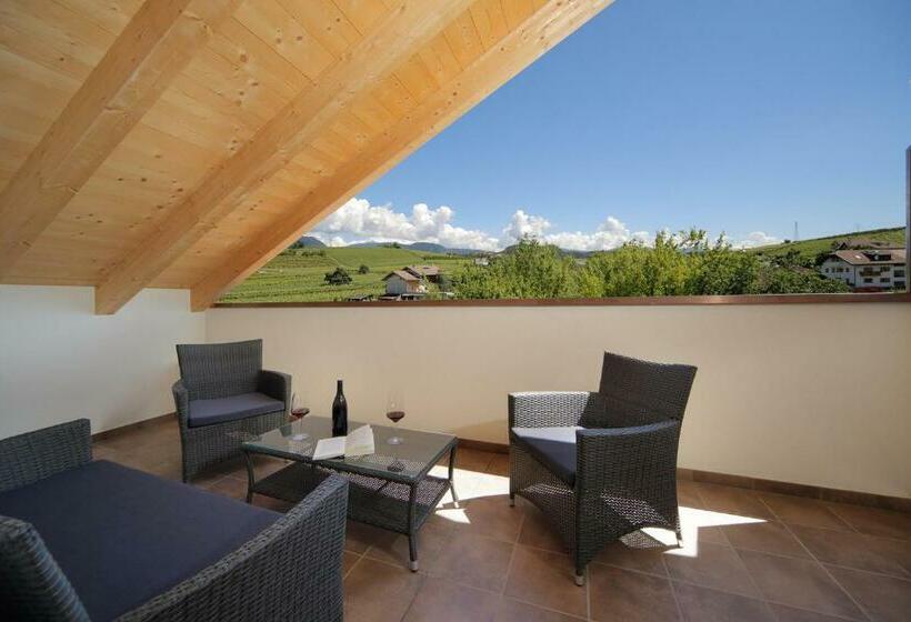 غرفة كومفورت, Girlanerhof