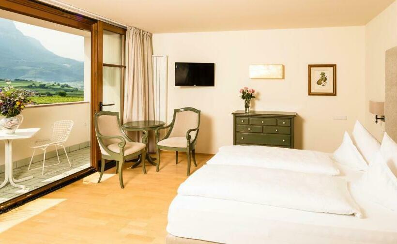 غرفة كومفورت, Girlanerhof