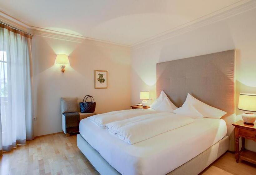 סוויטה, Girlanerhof