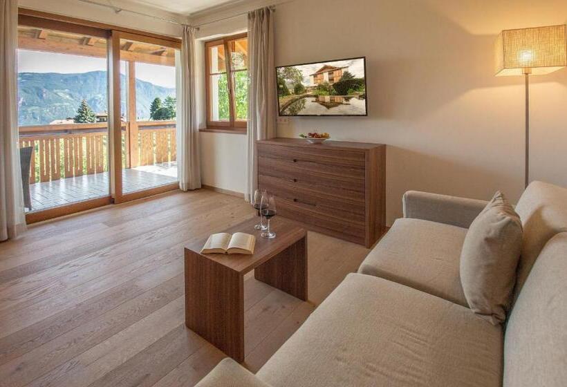 סוויטה, Girlanerhof