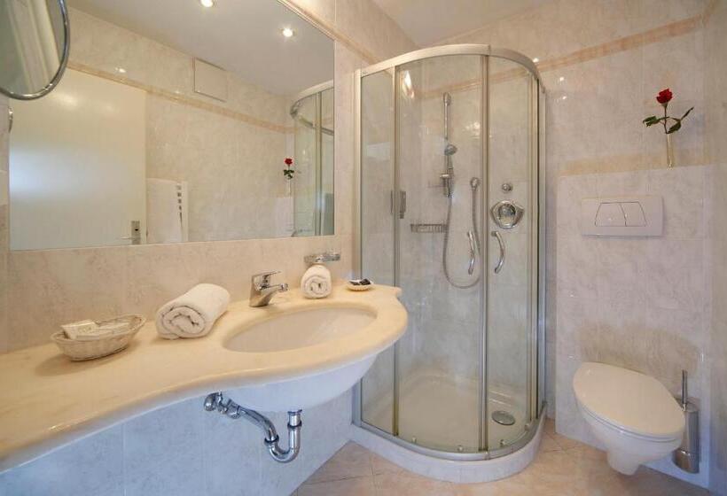 غرفة قياسية, Girlanerhof