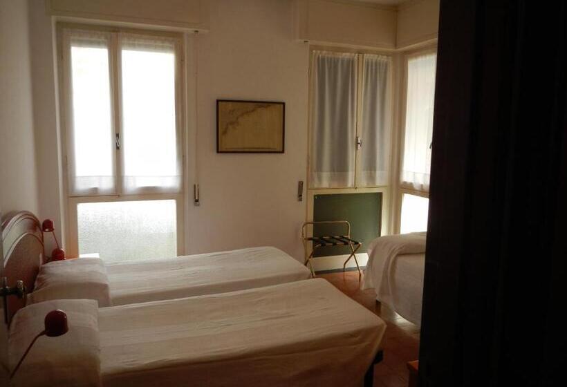 이코노미 트리플 룸, Miriam