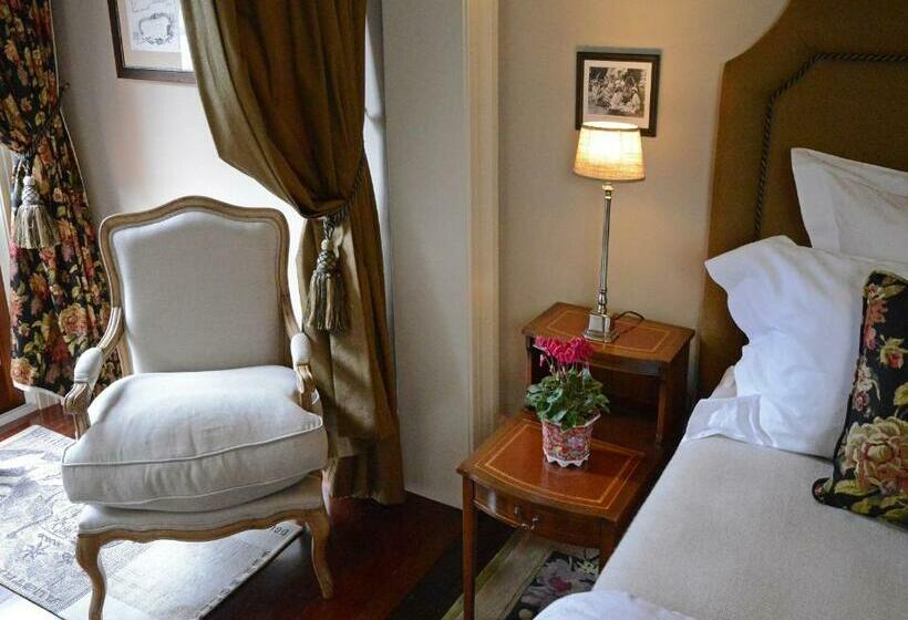 جناح, Old Bank Boutique