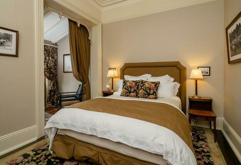 جناح, Old Bank Boutique