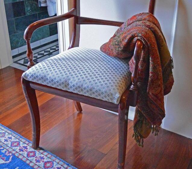 جناح, Old Bank Boutique