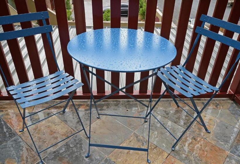 جناح, Old Bank Boutique