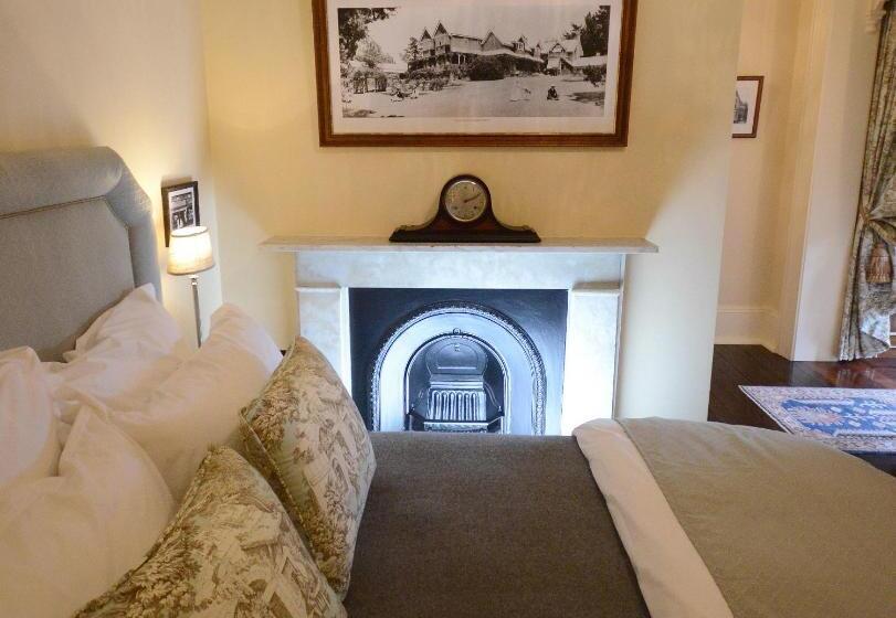 جناح, Old Bank Boutique