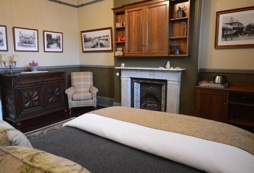 جناح, Old Bank Boutique