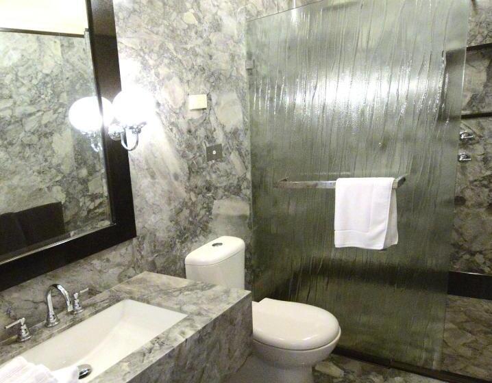 جناح, Old Bank Boutique