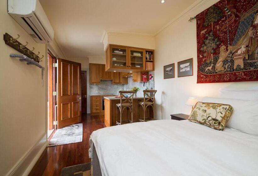 إستوديو قياسى, Old Bank Boutique