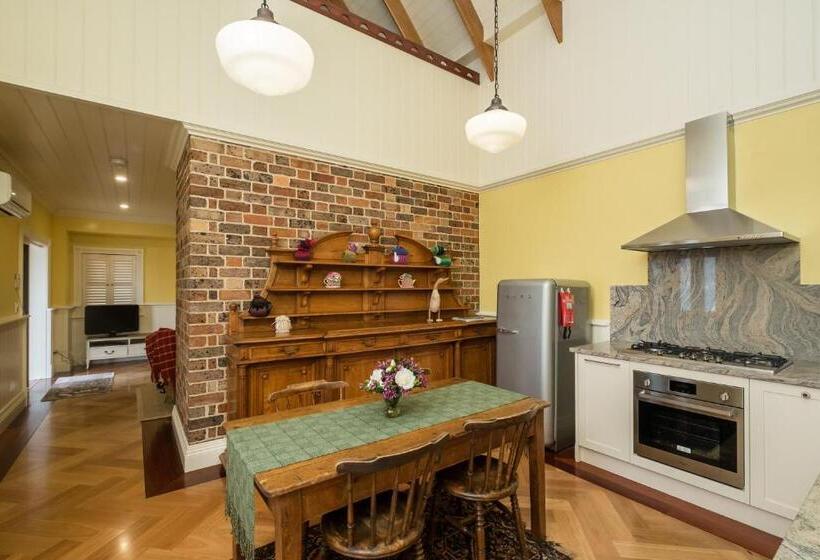 منزل غرفة نوم واحدة, Old Bank Boutique