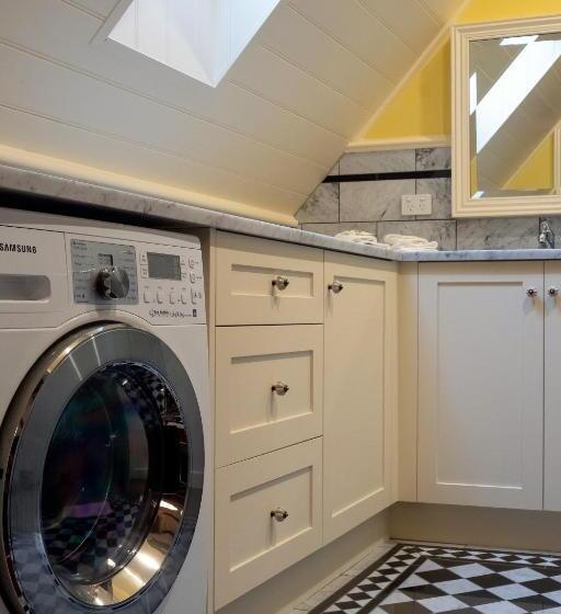 منزل غرفة نوم واحدة, Old Bank Boutique