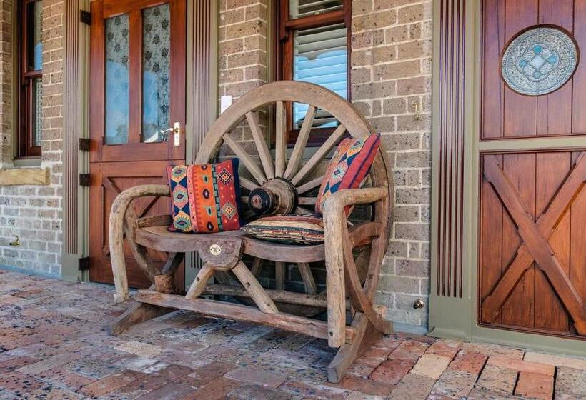 إستوديو قياسى سرير كينج, Old Bank Boutique