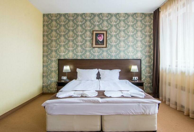 סוויטת ג'וניור עם מרפסת, Paradise Spa