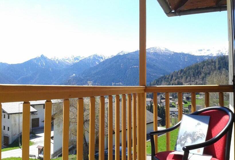 חדר סטנדרט לשלושה, Serenella