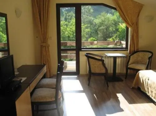 スタンダードスタジオ, Villa Cherven