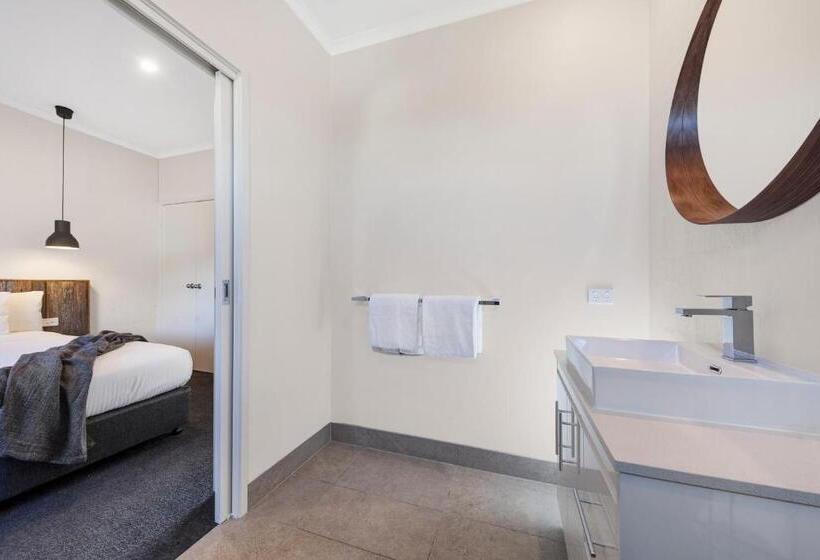 شقة غرفة واحدة, Moonlight Bay Apartments