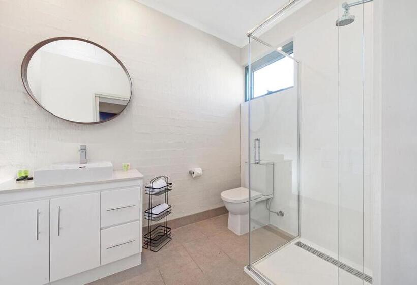 شقة غرفة واحدة, Moonlight Bay Apartments