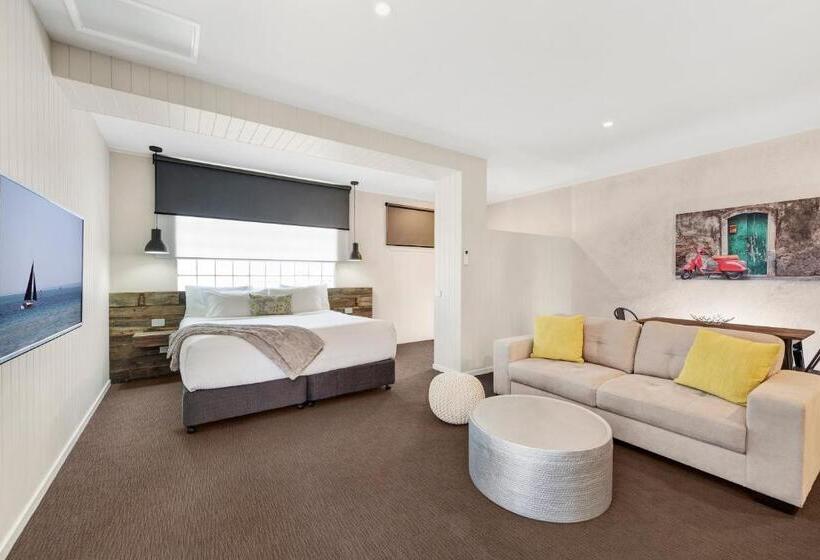 إستوديو سوبيريور, Moonlight Bay Apartments